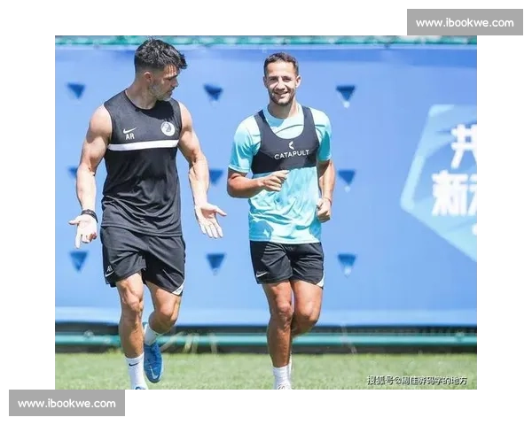 核心中场统领全局解析球队攻防转换与战术执行的重要作用